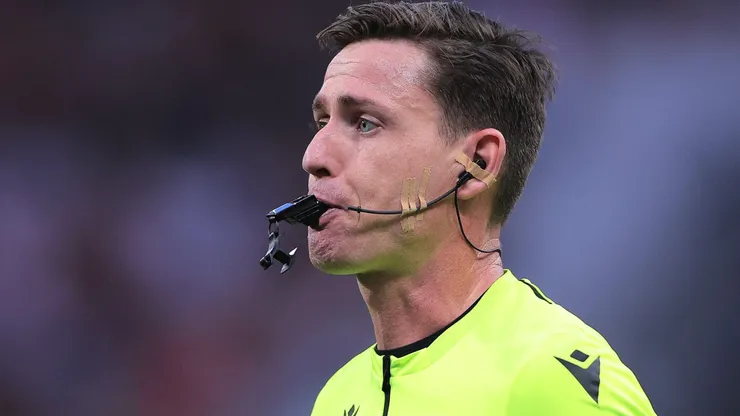 SP - SAO PAULO - 01/09/2024 - BRASILEIRO A 2024, CORINTHIANS X FLAMENGO - O arbitro Ramon Abatti Abel durante partida entre Corinthians e Flamengo no estadio Arena Corinthians pelo campeonato Brasileiro A 2024. Foto: Ettore Chiereguini/AGIF