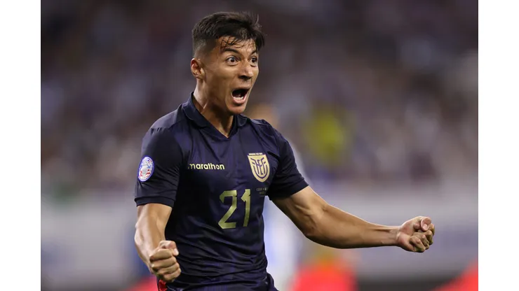 Alan Franco saiu-se muito bem pelo Equador na Data FIFA na função de LD