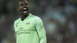 Grêmio prepara até 5 saídas, mas garante permanência de Caique