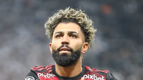 Gabigol durante jogo contra o Alvinegro.