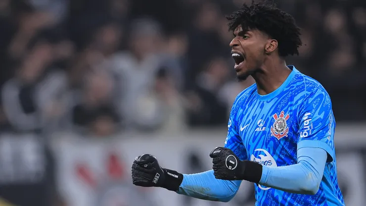 Hugo Souza tem vivido boa fase no Corinthians