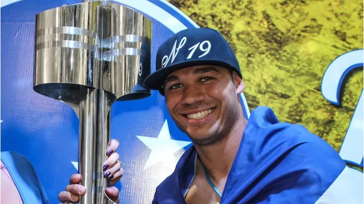 Nilton foi muito bem pelo Cruzeiro.Nilton e Karen, sua esposa, durante comemoracao da conquista do Campeonato Brasileiro 2013 na sede do clube. BELO HORIZONTE/MG, Brasil 14/11/2013. ( x PUBLICATIONxNOTxINxBRA (20369) Cruzeiro Campeao Brasil; Fussball BRA Meisterschaft Meister Sieg Meisterfeier Feier xas x1x 2013 quer o0 Pokal Trophäe Objekt Partnerin Frau Familie privat Image number 15028298 date 14 11 2013 Copyright imago Nilton E Karen Sua esposa Durante there Conquista Do Campeonato Brasileiro 2013 Na Sede Do Clube Belo Horizons MG Brasil 14 11 2013 X PUBLICATIONxNOTxINxBRA Cruzeiro Campeao Brasil Football BRA Championship Master Victory Champion ceremony Celebrations xas x1x 2013 horizontal o0 Cup Trophy Object Partner Woman Family Private