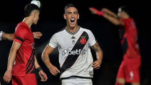 Puma Rodriguez jogador do Vasco comemora seu gol durante partida contra o Athletico-PR no estadio Sao Januario pelo campeonato Brasileiro A 2024