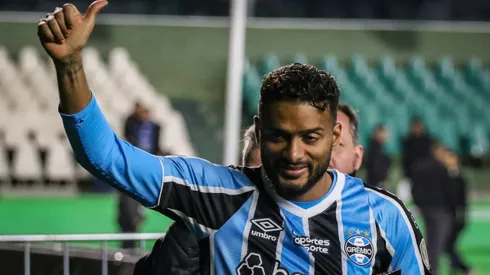 Grêmio quer fechar com super lateral-esquerdo para 2025
