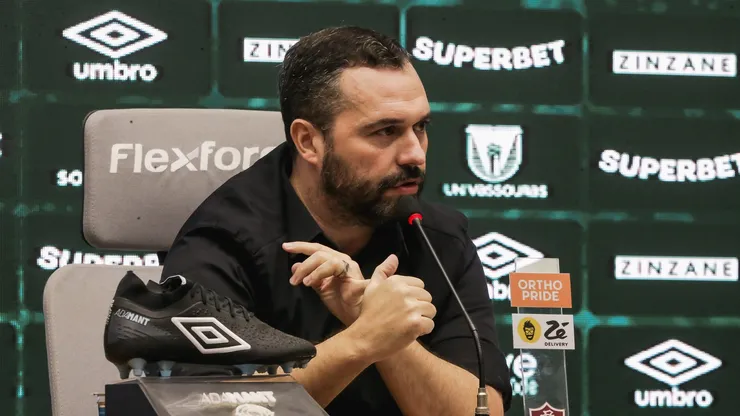 Presidente do Fluminense se posiciona sobre pedido de Casares