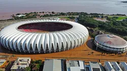 Vista aérea do estádio Beira-Rio inundado em 6 de maio de 2024 em Porto Alegre, Brasil. Os esforços de resgate continuam em Porto Alegre devido às inundações causadas pelas fortes chuvas que atingiram o estado brasileiro do Rio Grande do Sul
