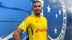 Léo Aragão, goleiro e aposta do Cruzeiro celebrando a prorrogação do seu contrato com o Cabuloso