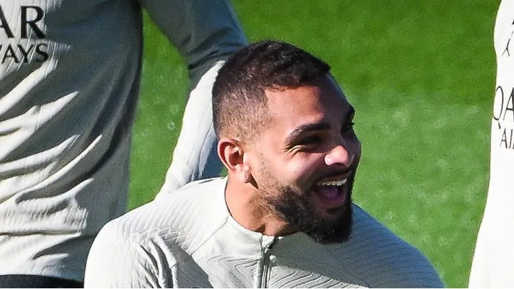 Kurzawa está livre no mercado e negocia com o Timão.