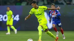 Foto: Ricardo Moreira/Getty Images -Vitor Reis é zagueiro do Palmeiras.