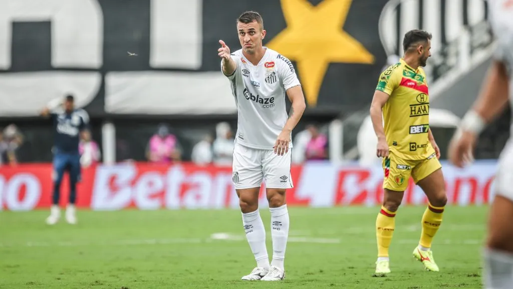 Jogador do Santos em campo