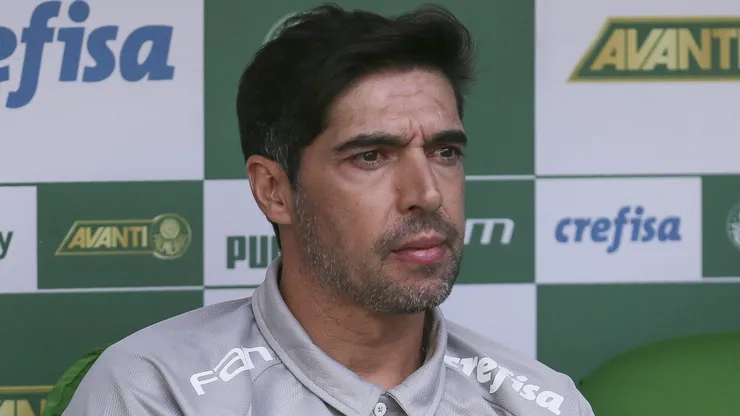 SAO PAULO, BRAZIL - AUGUST 18: Abel Ferreira head coach of Palmeiras looks on during the Brasileirao 2024 match between Palmeiras and Sao Paulo at Allianz Parque on August 18, 2024 in Sao Paulo, Brazil. (Photo by Ricardo Moreira/Getty Images)