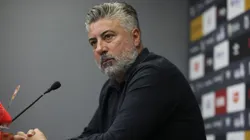 Gallo em entrevista coletiva pelo Peixe