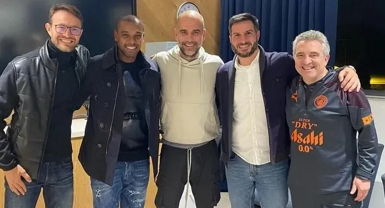 (Da esquerda para a direita) Rodrigo Chipp, Fernandinho, Pep Guardiola, Léo Coelho e Juanma Lillo. Foto: Reprodução/Facebook