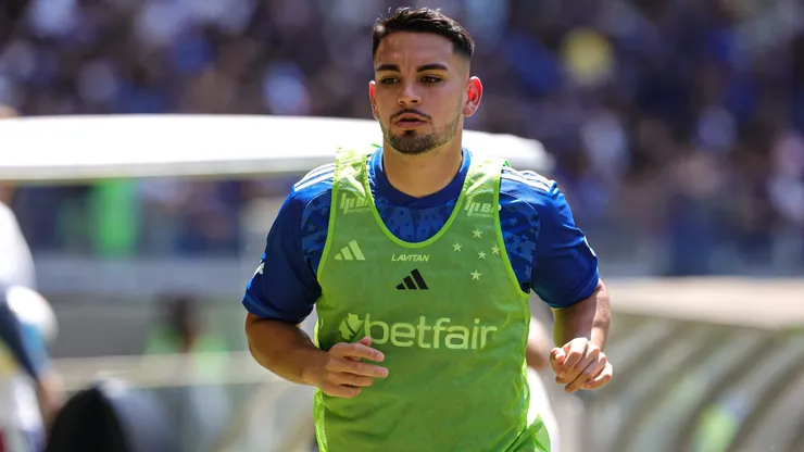 Peralta durante aquecimento diante do Atlético-GO