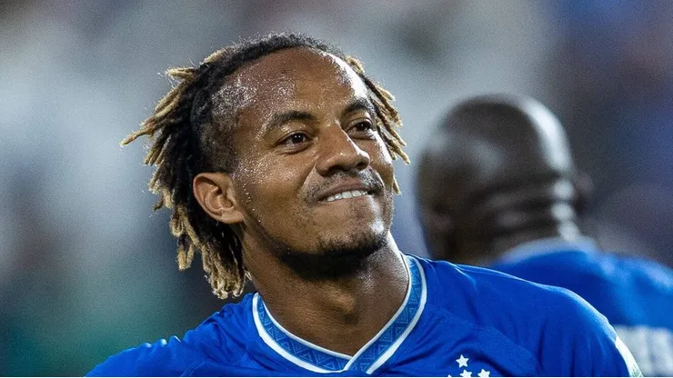 André Carrillo, que passou pelo Al-Hilal, vai jogar no Timão.