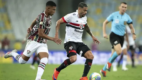 Kaua Elias jogador do Fluminense disputa lance com Wellington Rato jogador do Sao Paulo durante partida no estadio Maracana pelo campeonato Brasileiro A 2024