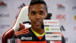 Alex Sandro em sua apresentação pelo Flamengo, no dia 05/09/2024. Foto: Marcelo Cortes/CRF