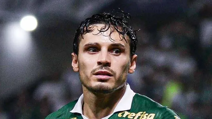 Veiga, do Verdão, é cobiçado no mercado da bola.