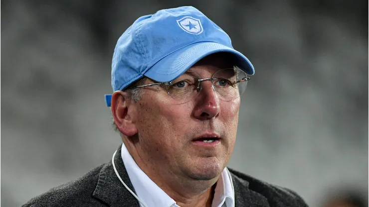 John Textor, dono da SAF do Botafogo, em jogo contra o Atlético-GO, no Estádio Nílton Santos, pelo Campeonato Brasileiro, no dia 18/04/2024.