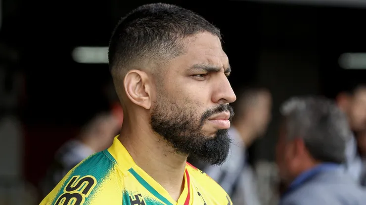 O zagueiro Wallace, do Brusque, em partida contra o Santos, na Arena Joinville, pela Série B do Campeonato Brasileiro, no dia 07/09/2024.