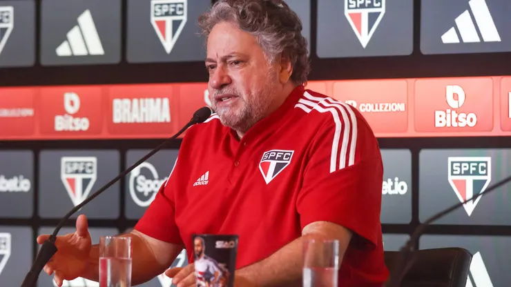Júlio Casares em entrevista coletiva