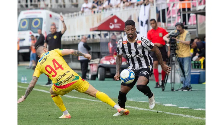 Hayner jogador do Santos durante partida contra o Brusque. Foto: Lucas Gabriel Cardoso/AGIF