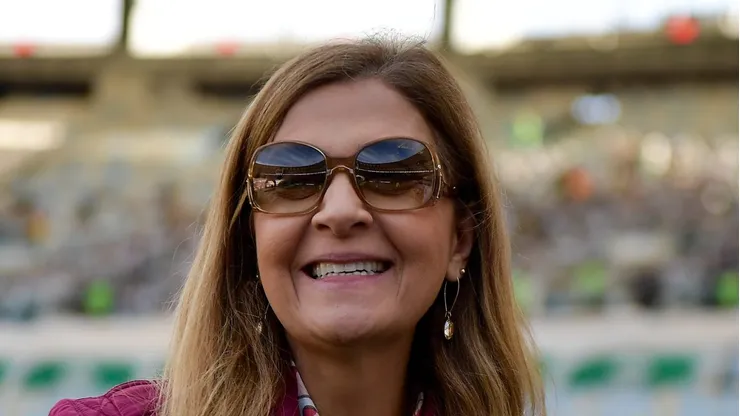 Leila Pereira, Presidente do Palmeiras, deseja leis mais rígidas sobre gastos dos clubes brasileiros em contratações.