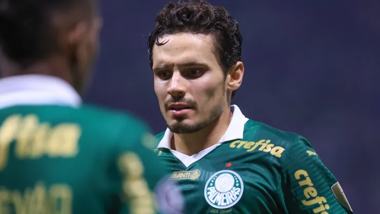 Raphael Veiga é barrado no Palmeiras