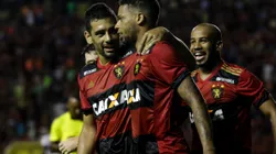 PE - Recife - 13/09/2017 - Copa Sulamericana 2017 - Sport x Ponte Preta - Andre Felipe(d) e Diego Souza(e) do Sport comemoram gol contra a Ponte Preta durante partida no Estadio da Ilha do Retiro pela Copa Sulamericana 2017 Foto: Clélio Tomaz/AGIF