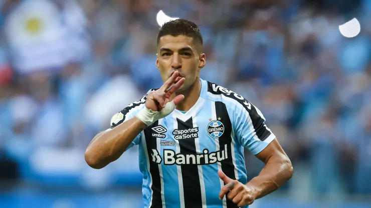 Jogador do Grêmio marca presença em despedida de Suárez no Uruguai