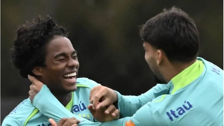 Lucas Paqueta R and Endrick L of Brazil during training session the day before Brazil s FIFA World Cup, WM, Weltmeisterschaft, Fussball qualifer against Ecuador which will take place in the Couto Pereira Stadium in Curitiba, Brazil. Andre Ricardo / SPP PUBLICATIONxNOTxINxBRAxMEX Copyright: xAndrexRicardox/xSPPx spp-en-AnRiSp-durao050924-15