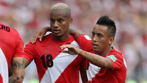 André Carrillo (à esquerda) é mais um astro do futebol mundial a acertar com Corinthians