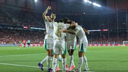 CURITIBA, BRAZIL - SEPTEMBER 1: Mauricio of Palmeiras celebrates after scoring the first goal of his team with teammates during the match between Athletico Paranaense and Palmeiras as part of Brasileirao 2024 at Arena da Baixada on September 1, 2024 in Curitiba, Brazil. (Photo by Heuler Andrey/Getty Images)