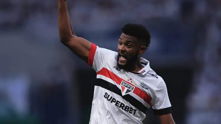 STJD suspende Nestor e Sabino de muitos jogos do São Paulo