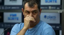 Carille em coletiva na sala de imprensa do Santos