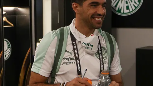 Abel na saída do vestiário após mais uma vitória do Palmeiras