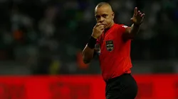 Wilton Pereira Sampaio , árbitro que preocupa o Internacional por falhas polêmicas