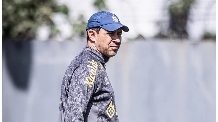 Carille em treino no CT Rei Pelá