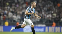 SAO PAULO, BRAZIL - JULY 25: Rodrigo Ely of Gremio celebrates after scoring the team´s first goal during a match between Corinthians and Gremio as part of Brasileirao Series A 2024 at Neo Quimica Arena on July 25, 2024 in Sao Paulo, Brazil. (Photo by Miguel Schincariol/Getty Images)