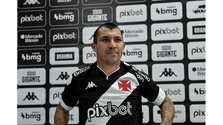 RJ - RIO DE JANEIRO - 13/07/2023 - VASCO, APRESENTACAO GARY MEDEL - Gary Medel durante sua apresentacao oficial como jogador do Vasco em coletiva de imprensa realizada no CT Moacyr Barbosa. Foto: Thiago Ribeiro/AGIF