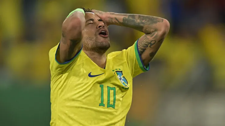 Foto: Pedro Vilela/Getty Images - Neymar manda recado para Alex Telles.