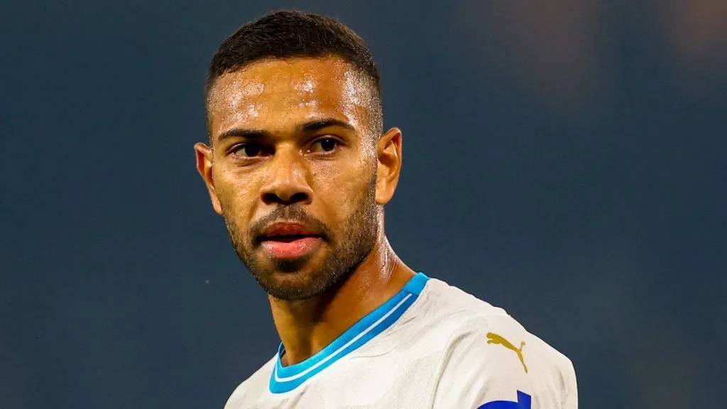 – Renan Lodi não vive ótimo momento na carreira