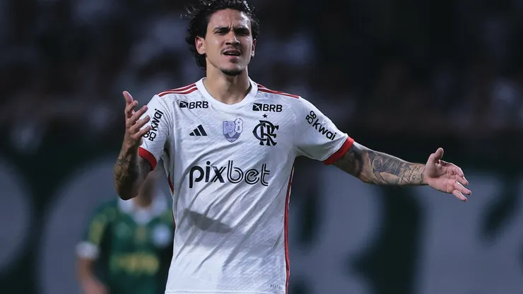 Pedro sente contusão na Seleção e vira problema no Flamengo