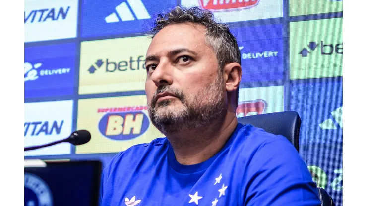 Alexandre Mattos em entrevista coletiva naToca da Raposa