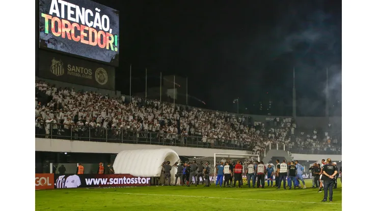 Brusque e Santos duelam na 25ª rodada.