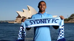 Douglas Costa rescindiu contrato - Brendon Thorne/Getty Images.