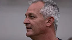 Lisca comandando o Vila Nova-GO em partida contra a Chapecoense, no Estádio Serra Dourada, na Série B do Campeonato Brasileiro de 2023, n o dia 01/10.