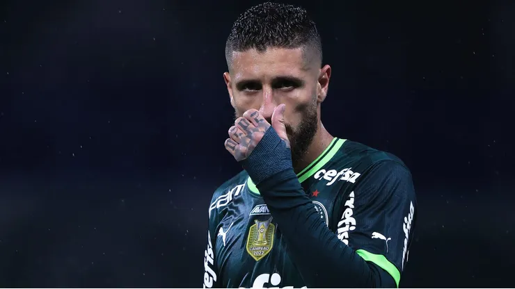 Zé Rafael recebeu sondagens de clubes árabes e futuro é incerto no Palmeiras