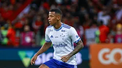 Arthur Gomes jogador do Cruzeiro durante partida contra o Internacional no estadio Beira-Rio pelo campeonato Brasileiro A 2024