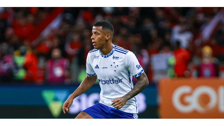 Arthur Gomes jogador do Cruzeiro durante partida contra o Internacional no estadio Beira-Rio pelo campeonato Brasileiro A 2024